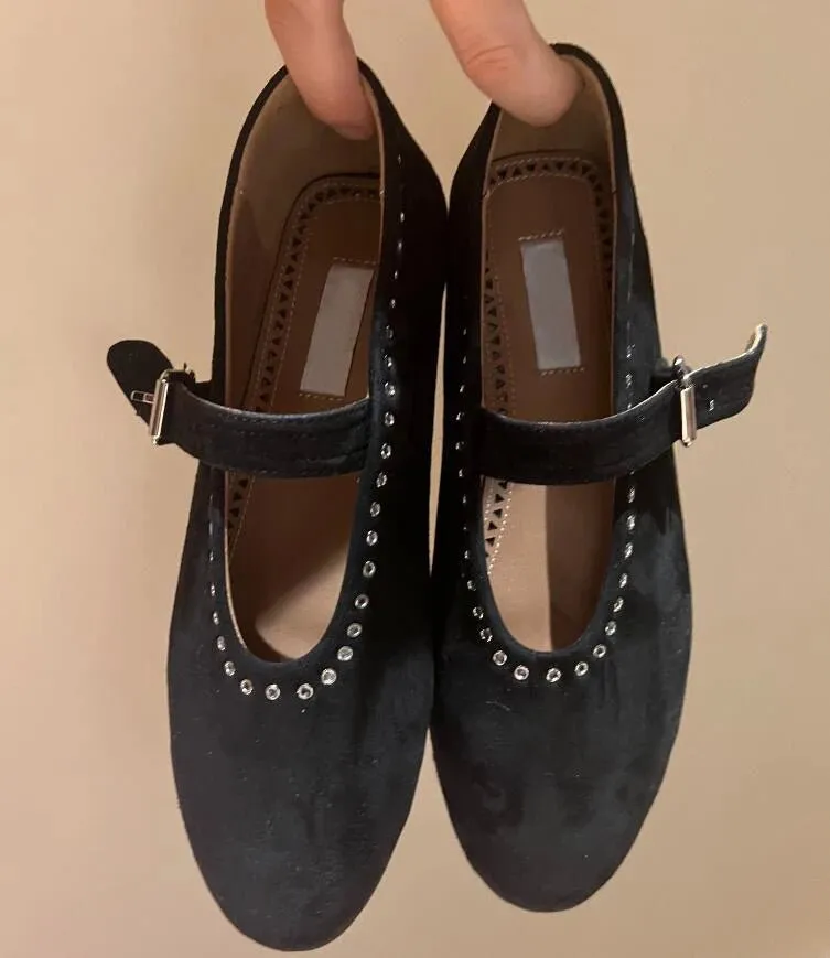 Embellished Rivet Suede Ballet Flats - Vestes Novas